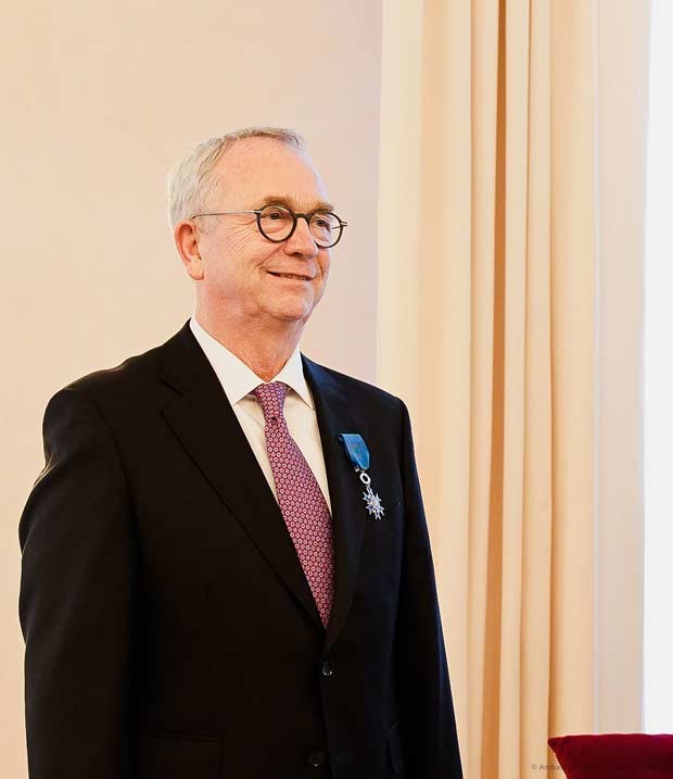 DSGV-Vorstandsmitglied Dr. Karl-Peter Schackmann-Fallis mit französischem Verdienstorden ausgezeichnet